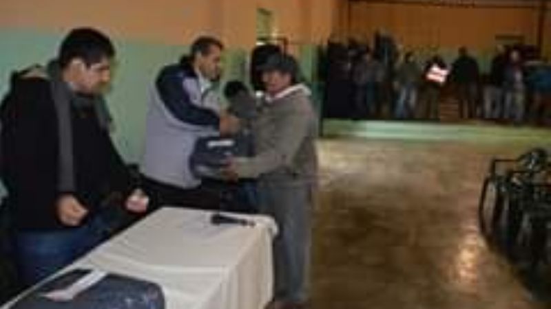 Entrega de indumentaria a empleados municipales