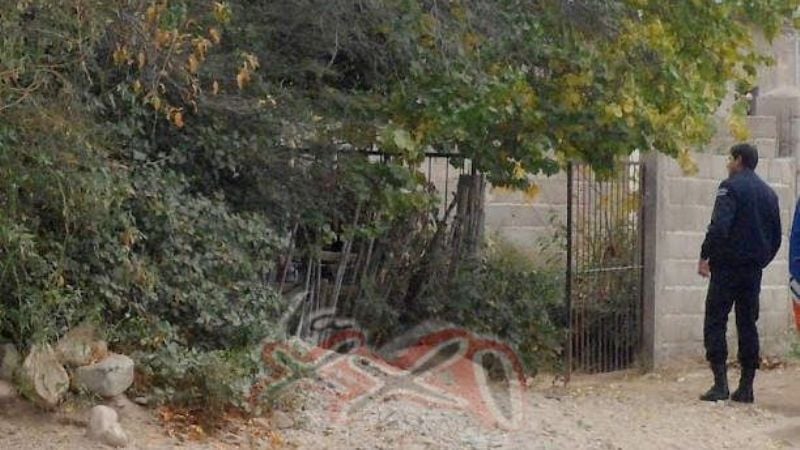 Encuentran partes de una moto, enterradas en el fondo de una casa