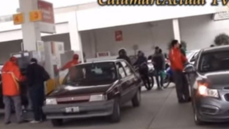 En Catamarca también hubo filas para cargar combustibles