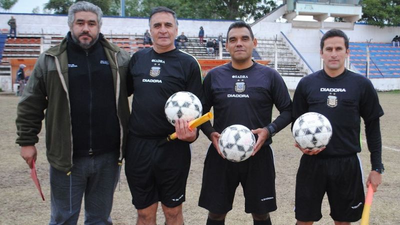 El “Hugi” Salas se retiró del arbitraje oficial en Las Chacras