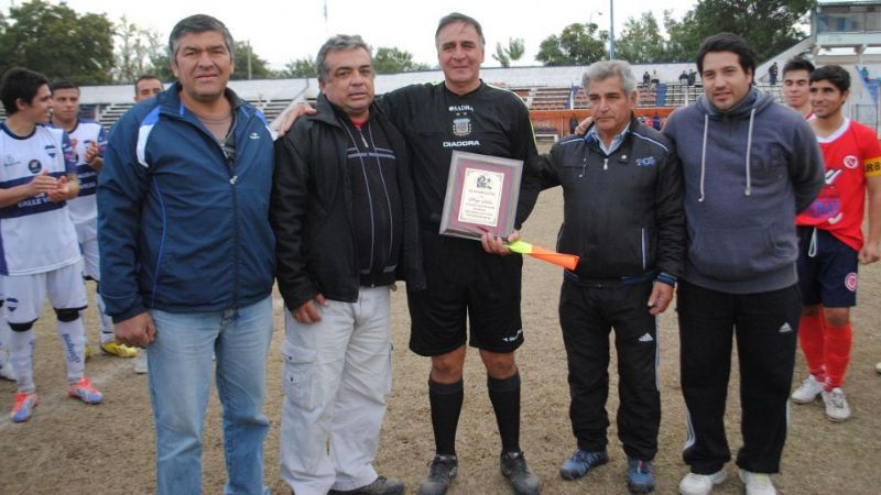 El “Hugi” Salas se retiró del arbitraje oficial en Las Chacras