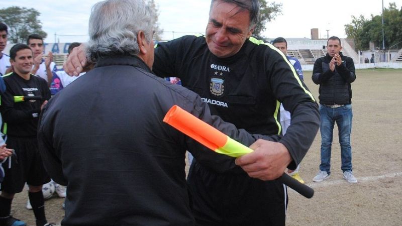 El “Hugi” Salas se retiró del arbitraje oficial en Las Chacras