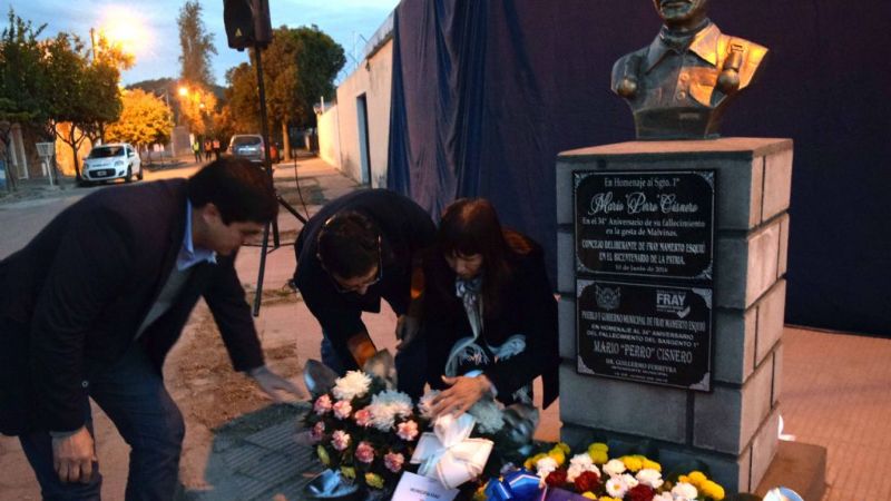 Un busto y una calle en homenaje al Sargento Mario Cisnero