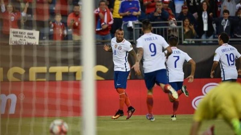 Chile, con un dudoso penal, le ganó sufriendo a Bolivia