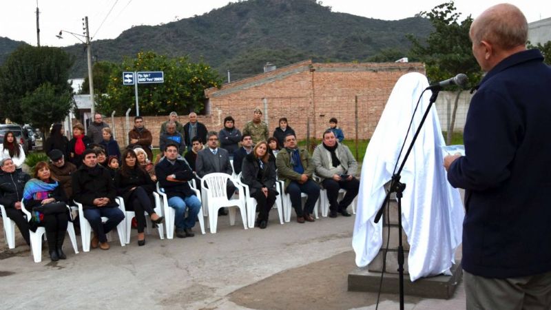 Un busto y una calle en homenaje al Sargento Mario Cisnero