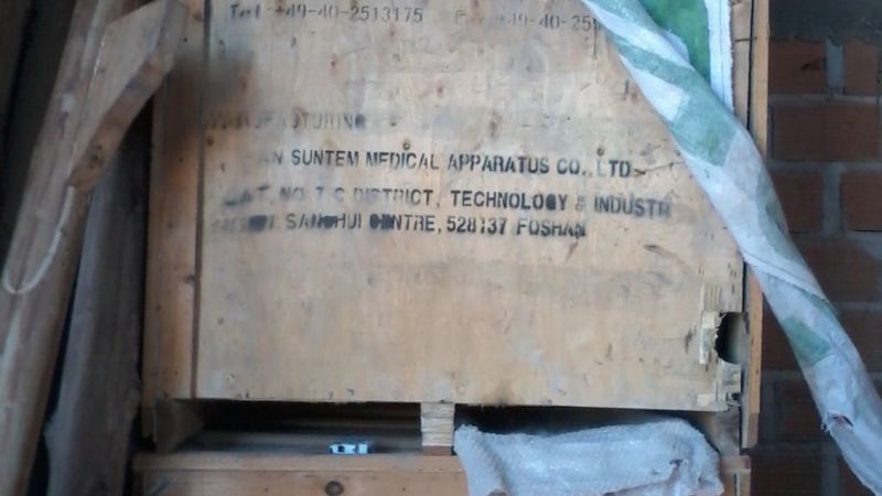 Sillones odontológicos y rayos X, embalados desde hace cinco años