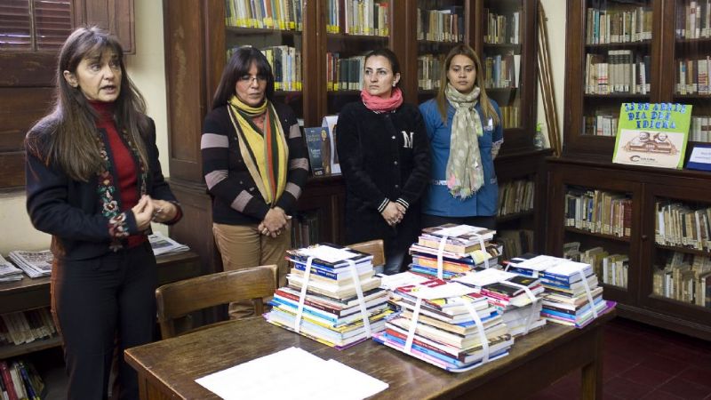 Donaron libros a bibliotecas de la provincia