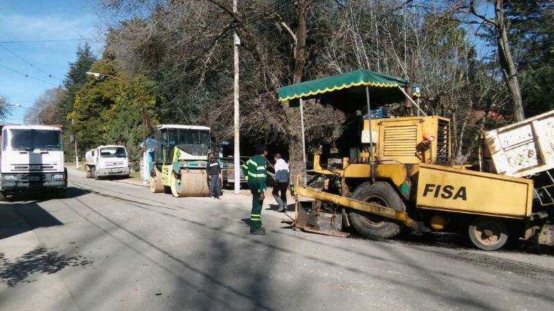 Asfaltan las calles de El Rodeo