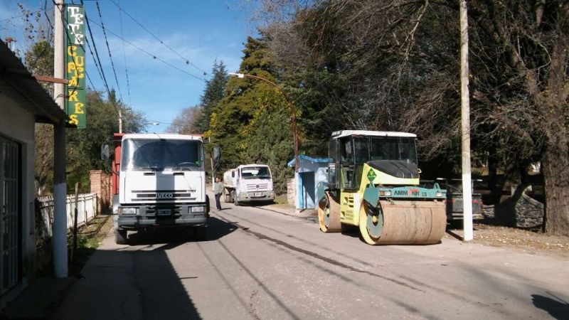 Asfaltan las calles de El Rodeo