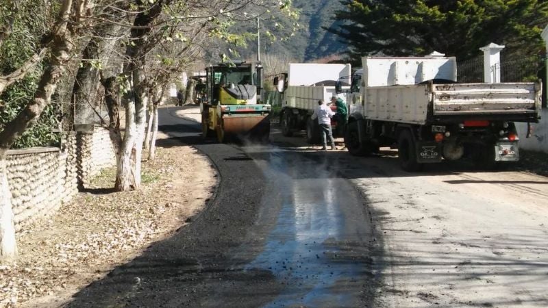 Asfaltan las calles de El Rodeo