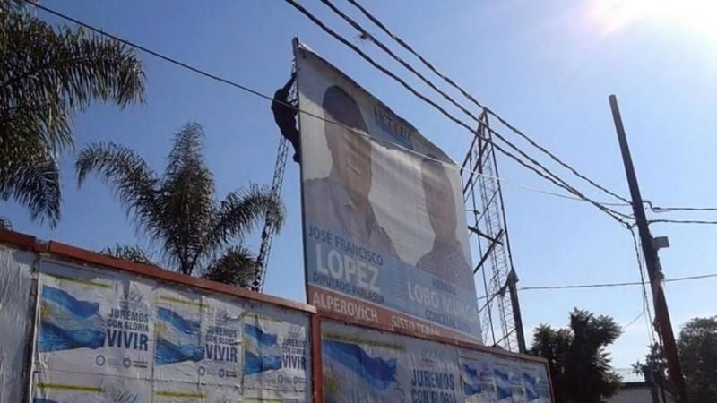 En Tucumán retiran carteles políticos con la imagen de López
