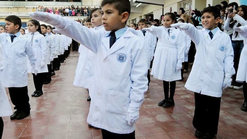 Emotiva ceremonia por el "Día de la Bandera"