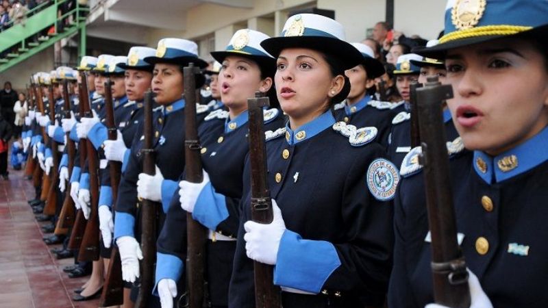 Emotiva ceremonia por el "Día de la Bandera"