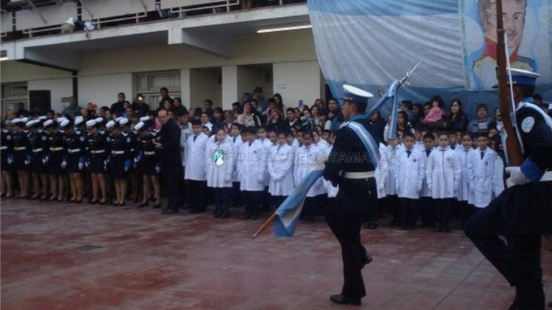 Cadetes de la Policía de la Provincia juraron lealtad a la Bandera