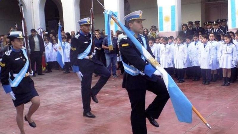 Cadetes de la Policía de la Provincia juraron lealtad a la Bandera