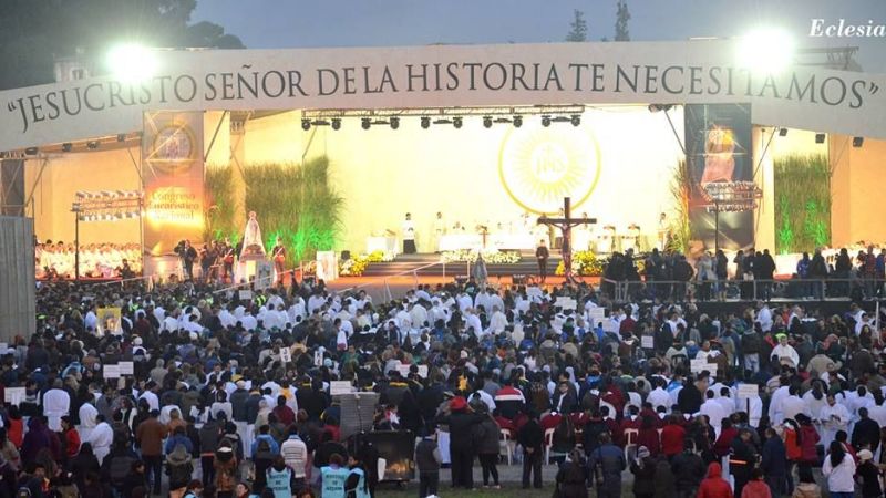 Miles de congresistas de todo el país participan del Congreso Eucarístico