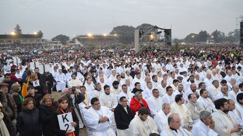 Miles de congresistas de todo el país participan del Congreso Eucarístico