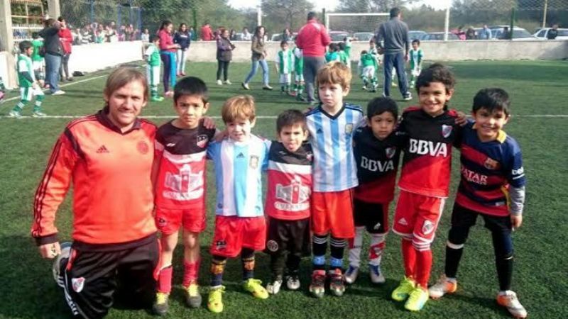 Intercambio deportivo de La Banda de River con Colegio Enrique Hood