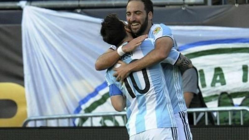 Argentina goleó 4-1 a Venezuela y avanzó a las semifinales