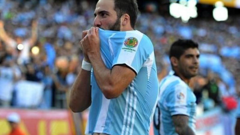 Argentina goleó 4-1 a Venezuela y avanzó a las semifinales