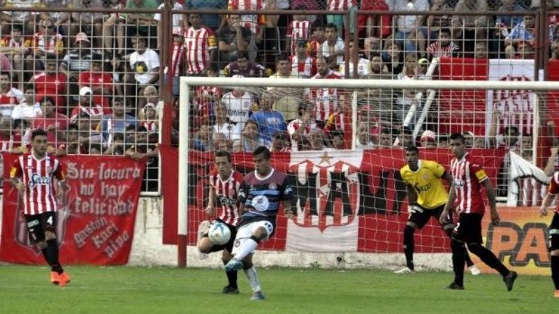 Aconquija empieza a subir el último escalón ante San Martín (T)