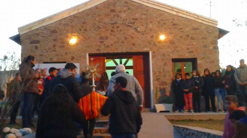 Caravana Eucarística dentro las fiestas patronales de San Juan en Londres