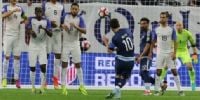 MAGNÍFICA POSTAL del golazo de Messi, de tiro libre ante los Estados Unidos.