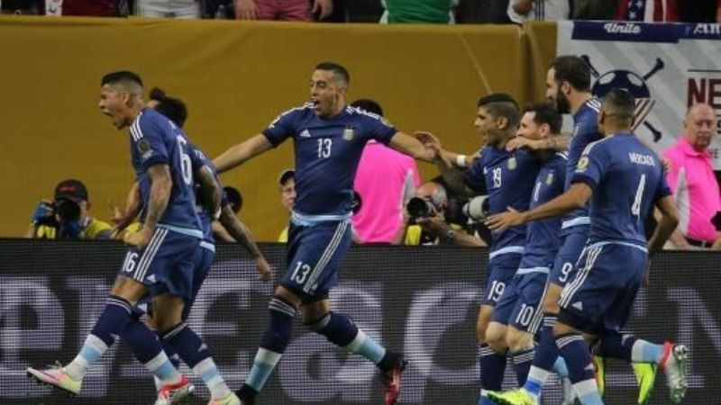 Argentina goleó 4-0 a Estados Unidos y se metió juega la final