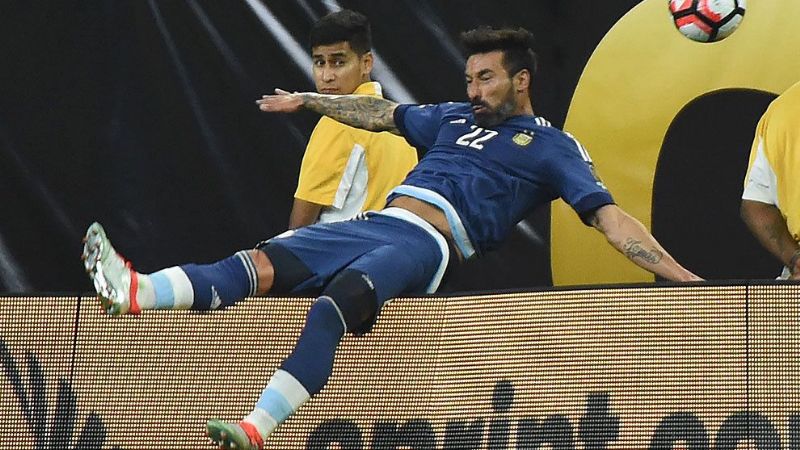 Lavezzi se fracturó y se pierde la final; Fernández está en duda