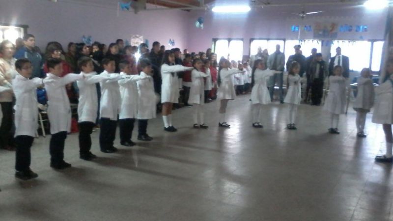 Día de la Bandera en la Escuela N°270 de El Alto
