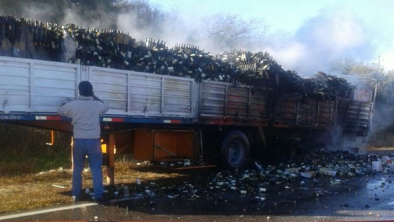 Se incendió un camión con vinos en la ruta 38