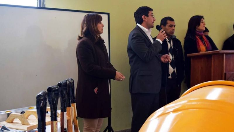 Entrega de herramientas para talleres técnicos en FME