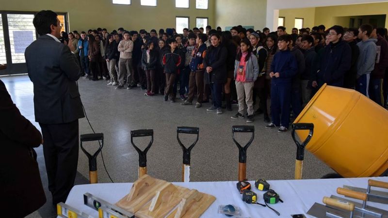 Entrega de herramientas para talleres técnicos en FME