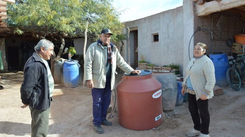 Entregaron tanques de reserva de agua en Cerro Negro