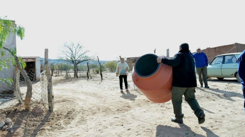 Entregaron tanques de reserva de agua en Cerro Negro