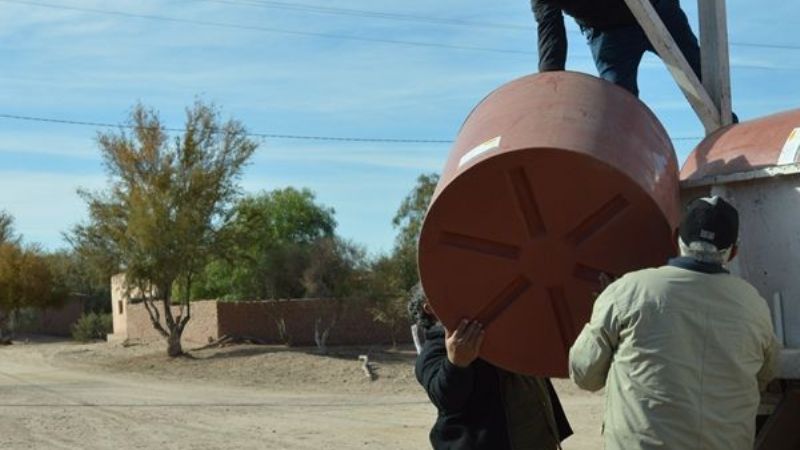 Entregaron tanques de reserva de agua en Cerro Negro