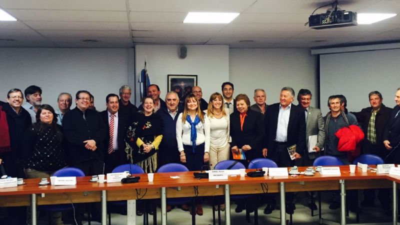 Comisión de Economías Regionales se reunió con representantes del sector apícola