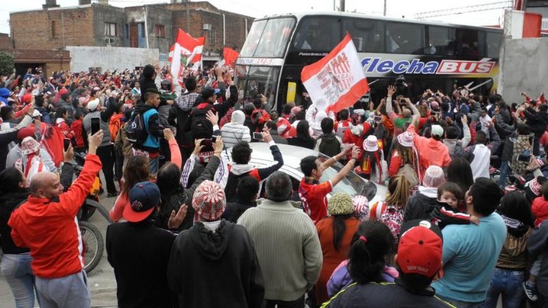 San Martín fue despedido con una caravana rumbo a Andalgalá