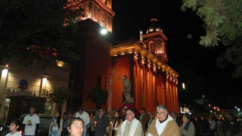 Pese al frío y la lluvia, los capitalinos  celebraron a su Patrono