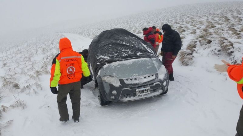 Rescataron a una familia en la Cuesta de El Portezuelo