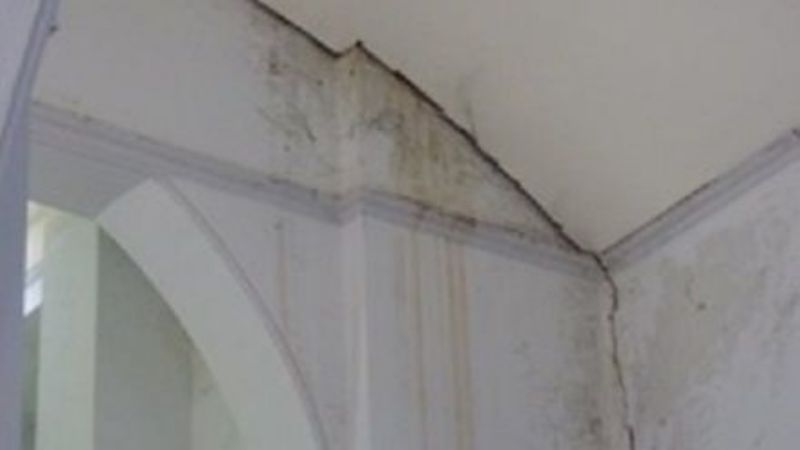 Lentos trabajos en la refacción del templo parroquial