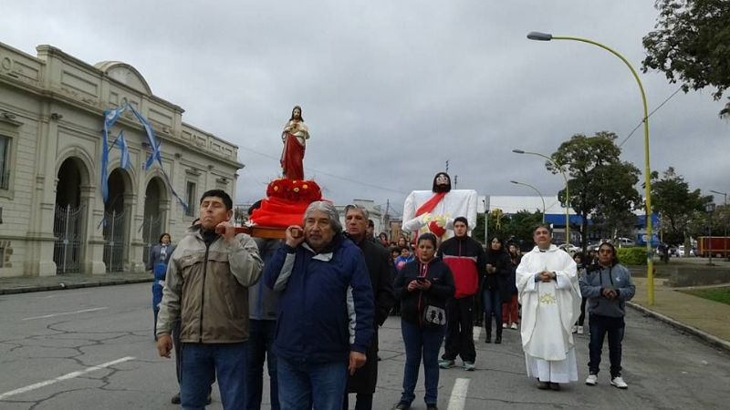 Procesión de los niños en honor al Sagrado Corazón de Jesús en Capital