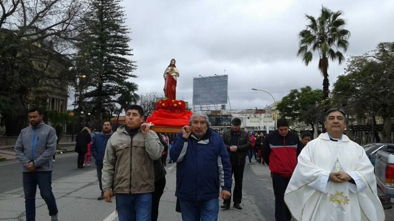Procesión de los niños en honor al Sagrado Corazón de Jesús en Capital