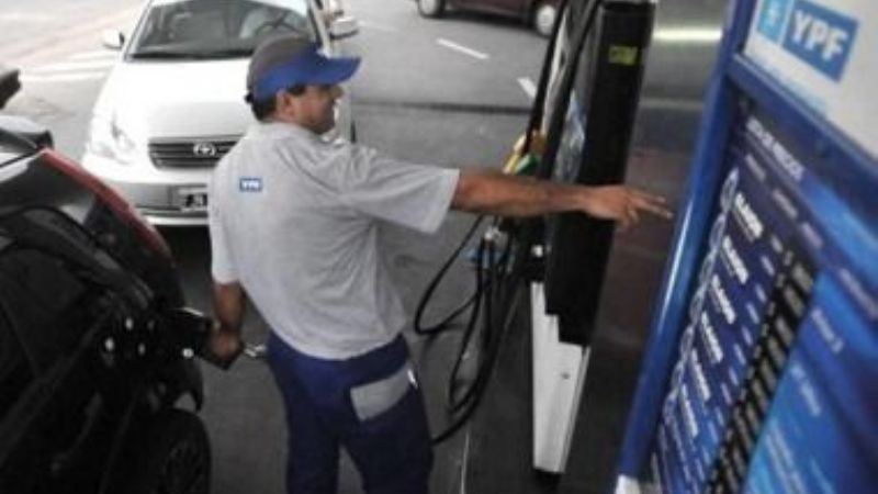 Operadores de YPF aseguran que no faltará combustible pese al paro de petroleros