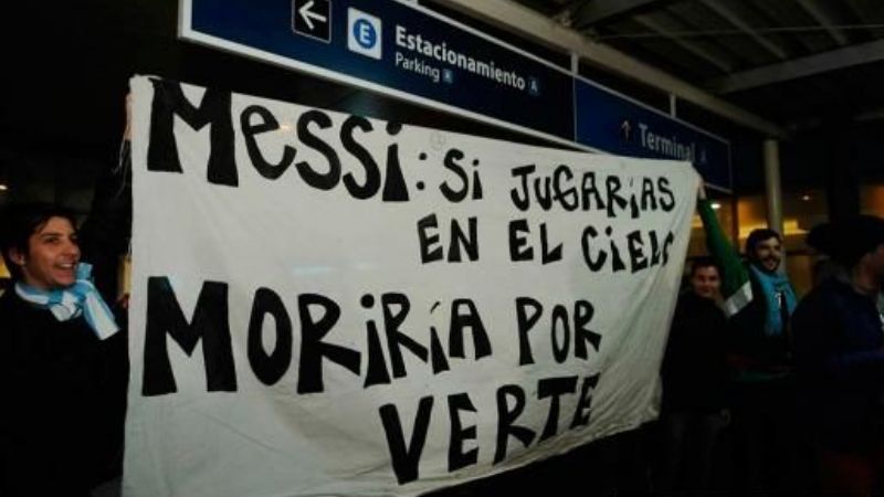 Fuerte apoyo a Messi en el regresó de la Selección desde EE.UU.