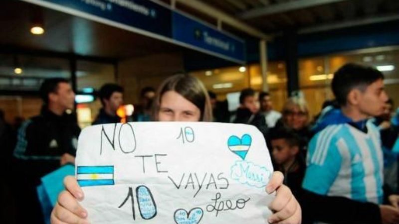 Fuerte apoyo a Messi en el regresó de la Selección desde EE.UU.