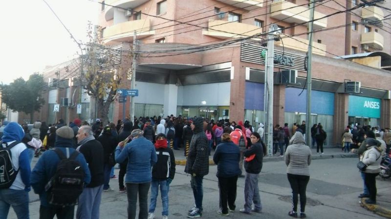 Indignación y caos en ANSES