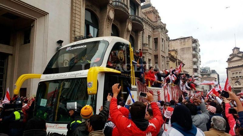 San Martín festejó el ascenso con el descapotable catamarqueño