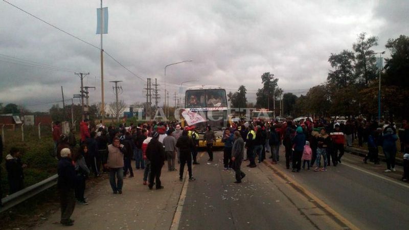 San Martín festejó el ascenso con el descapotable catamarqueño
