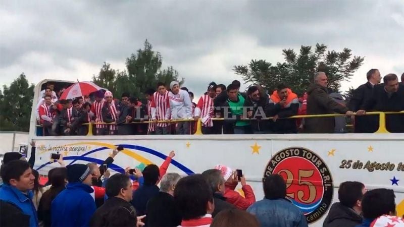San Martín festejó el ascenso con el descapotable catamarqueño